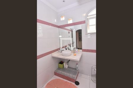 Casa à venda com 660m², 3 quartos e 6 vagasBanheiro da Suíte 2