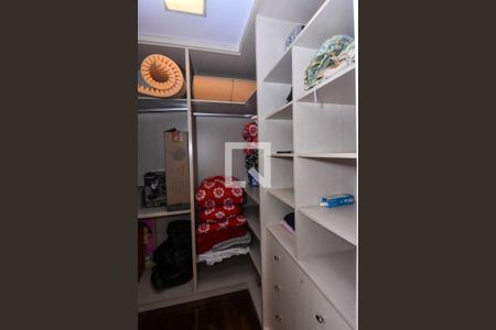 Casa à venda com 660m², 3 quartos e 6 vagasCloset da suíte 2