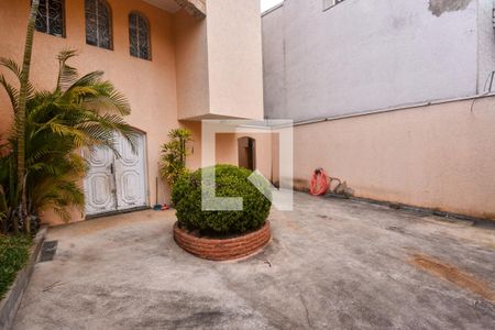 Casa à venda com 660m², 3 quartos e 6 vagasQuintal