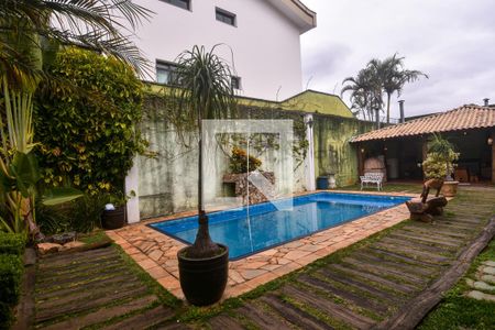Casa à venda com 660m², 3 quartos e 6 vagasPiscina