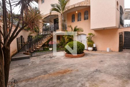Casa à venda com 660m², 3 quartos e 6 vagasQuintal