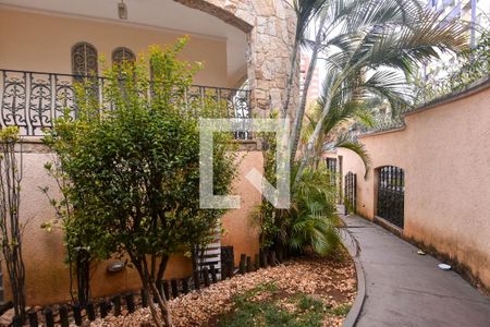 Casa à venda com 660m², 3 quartos e 6 vagasQuintal