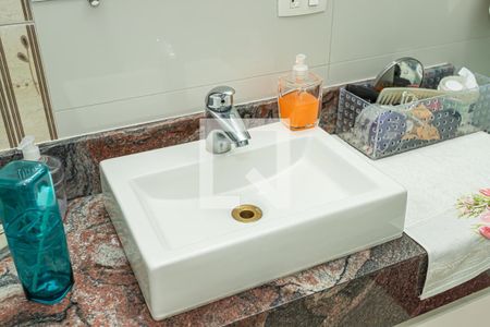 Casa à venda com 450m², 3 quartos e 8 vagasBanheiro suite 1