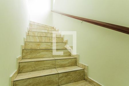 Casa à venda com 218m², 3 quartos e 3 vagasEscadas