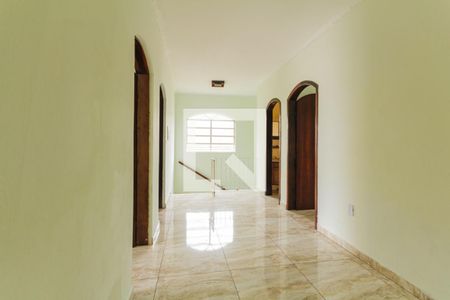 Casa à venda com 218m², 3 quartos e 3 vagasCorredor Quartos