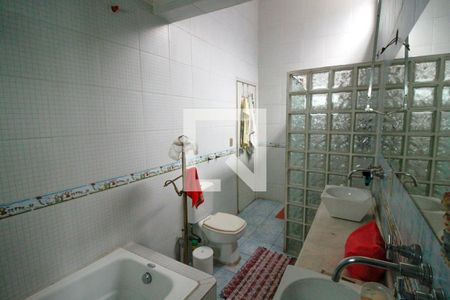 Casa à venda com 280m², 4 quartos e 5 vagas Casa à venda com 280m², 4 quartos e 5 vagasBanheiro da Suíte