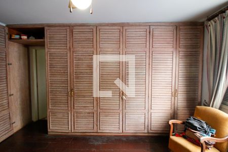 Casa à venda com 280m², 4 quartos e 5 vagas Casa à venda com 280m², 4 quartos e 5 vagasQuarto 3 - Suíte