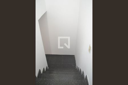 Apartamento para alugar com 80m², 2 quartos e sem vagaescada