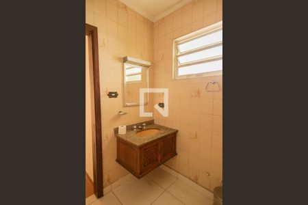 Casa à venda com 210m², 3 quartos e 2 vagasBanheiro