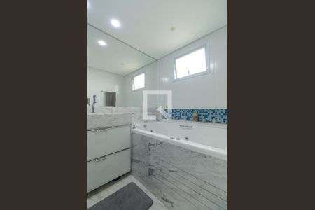 Apartamento à venda com 157m², 3 quartos e 5 vagasBanheiro do quarto 1