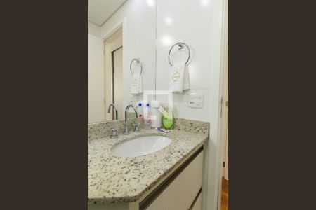 Apartamento à venda com 157m², 3 quartos e 5 vagasBanheiro do quarto 2