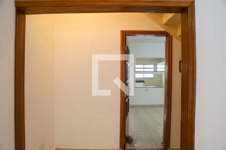 Área Embaixo da Escada de casa para alugar com 3 quartos, 210m² em Vila Dom Pedro I, São Paulo