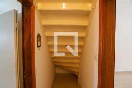 Área Embaixo da Escada de casa para alugar com 3 quartos, 210m² em Vila Dom Pedro I, São Paulo