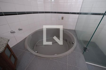 Apartamento à venda com 350m², 4 quartos e 3 vagas Apartamento à venda com 350m², 4 quartos e 3 vagasBanheiro da Suíte 4