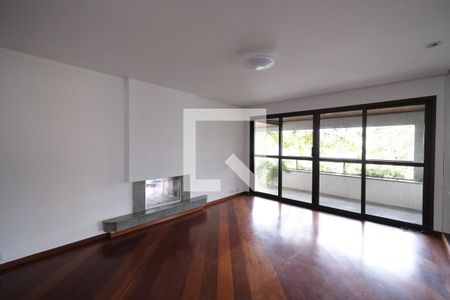 Apartamento à venda com 350m², 4 quartos e 3 vagas Apartamento à venda com 350m², 4 quartos e 3 vagasSala de Jantar
