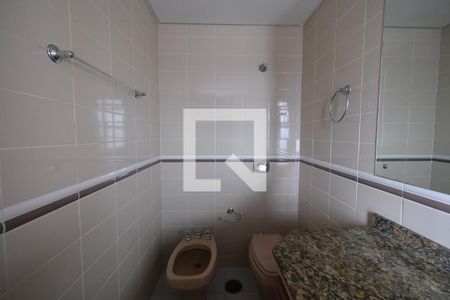 Apartamento à venda com 350m², 4 quartos e 3 vagas Apartamento à venda com 350m², 4 quartos e 3 vagasBanheiro da Suíte 3