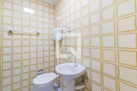 Banheiro de apartamento para alugar com 1 quarto, 31m² em Jardim Leopoldina, Porto Alegre