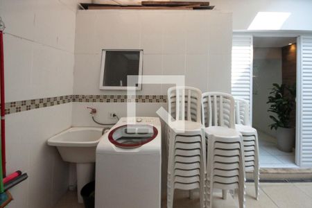 Casa à venda com 170m², 3 quartos e 2 vagasÁrea de Serviço