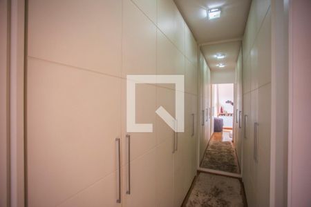 Apartamento à venda com 193m², 4 quartos e 3 vagas Apartamento à venda com 193m², 4 quartos e 3 vagasCloset