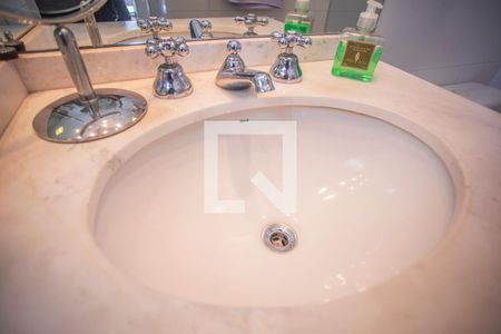 Apartamento à venda com 193m², 4 quartos e 3 vagas Apartamento à venda com 193m², 4 quartos e 3 vagasBanheiro Suíte - Torneira