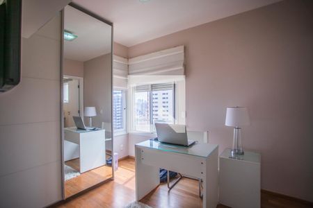 Apartamento à venda com 193m², 4 quartos e 3 vagas Apartamento à venda com 193m², 4 quartos e 3 vagasSuíte 2