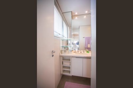 Apartamento à venda com 193m², 4 quartos e 3 vagas Apartamento à venda com 193m², 4 quartos e 3 vagasBanheiro Suíte