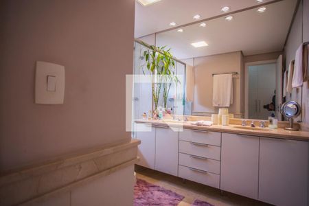 Apartamento à venda com 193m², 4 quartos e 3 vagas Apartamento à venda com 193m², 4 quartos e 3 vagasBanheiro Suíte