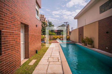 Apartamento à venda com 193m², 4 quartos e 3 vagas Apartamento à venda com 193m², 4 quartos e 3 vagasÁrea comum - Piscina
