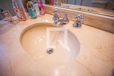 Apartamento à venda com 193m², 4 quartos e 3 vagas Apartamento à venda com 193m², 4 quartos e 3 vagasBanheiro Suíte - Torneira 2