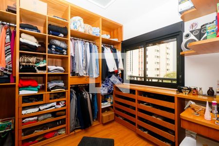 Apartamento à venda com 118m², 4 quartos e 3 vagasCloset do quarto