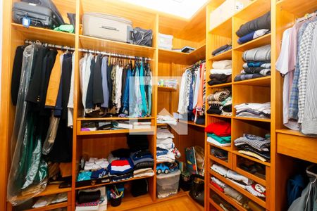 Apartamento à venda com 118m², 4 quartos e 3 vagasCloset do quarto