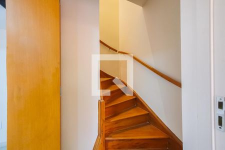 Escada de casa para alugar com 2 quartos, 90m² em Ipiranga, São Paulo