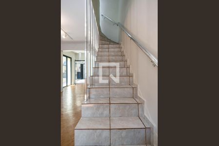 Escadas de casa para alugar com 3 quartos, 130m² em Vila Siqueira (zona Norte), São Paulo