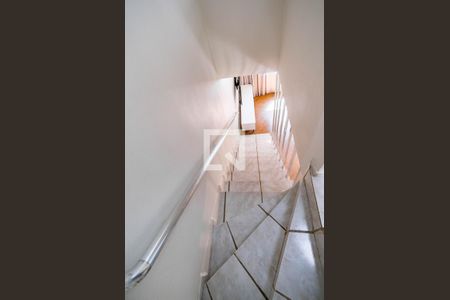 Escadas de casa para alugar com 3 quartos, 130m² em Vila Siqueira (zona Norte), São Paulo