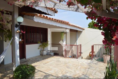 Casa à venda com 200m², 3 quartos e 2 vagasQuintal frente