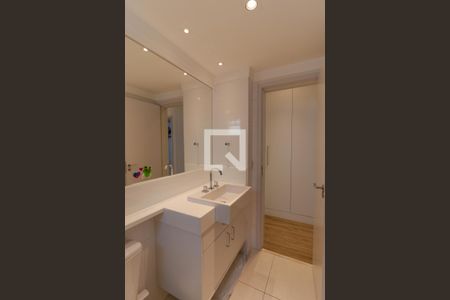 Apartamento à venda com 198m², 3 quartos e 3 vagasBanheiro 01