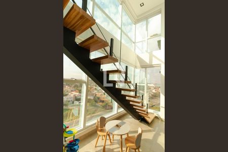 Apartamento à venda com 198m², 3 quartos e 3 vagasEscada