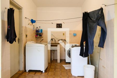 Casa à venda com 355m², 5 quartos e 3 vagasLavanderia