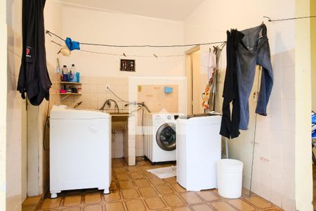 Casa à venda com 355m², 5 quartos e 3 vagasLavanderia