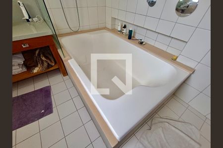 Apartamento à venda com 200m², 3 quartos e sem vagaSuíte banheiro