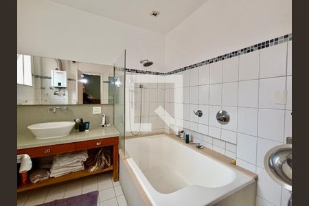 Apartamento à venda com 200m², 3 quartos e sem vagaSuíte banheiro