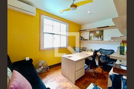 Apartamento à venda com 200m², 3 quartos e sem vagaQuarto