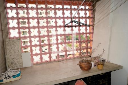 Apartamento à venda com 100m², 2 quartos e sem vagaCozinha e Área de Serviço