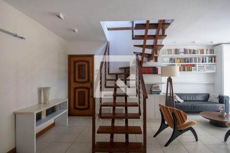 Escada de apartamento à venda com 3 quartos, 164m² em Copacabana, Rio de Janeiro
