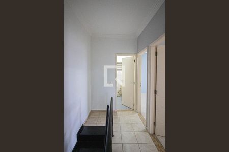 Casa à venda com 180m², 3 quartos e 2 vagasCorredor
