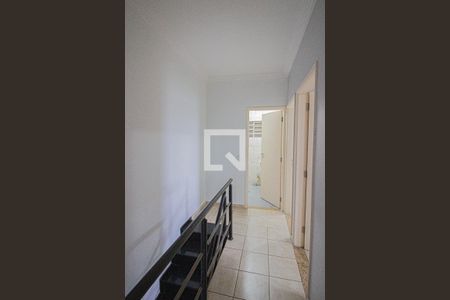 Casa à venda com 180m², 3 quartos e 2 vagasCorredor