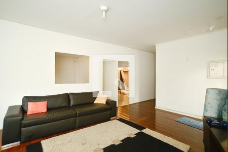 Casa à venda com 750m², 5 quartos e 8 vagasSala