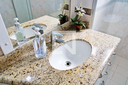 Apartamento à venda com 600m², 4 quartos e 5 vagasBanheiro da Suíte 2