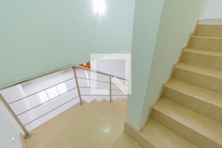 Casa de condomínio para alugar com 318m², 4 quartos e 4 vagasEscada