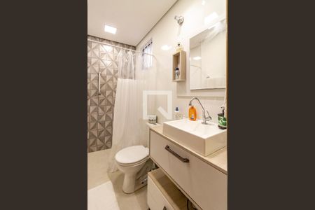 Casa à venda com 159m², 3 quartos e 2 vagasBanheiro 01 da Suíte